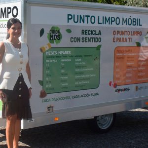 A alcaldesa de Mos reabre o punto limpo